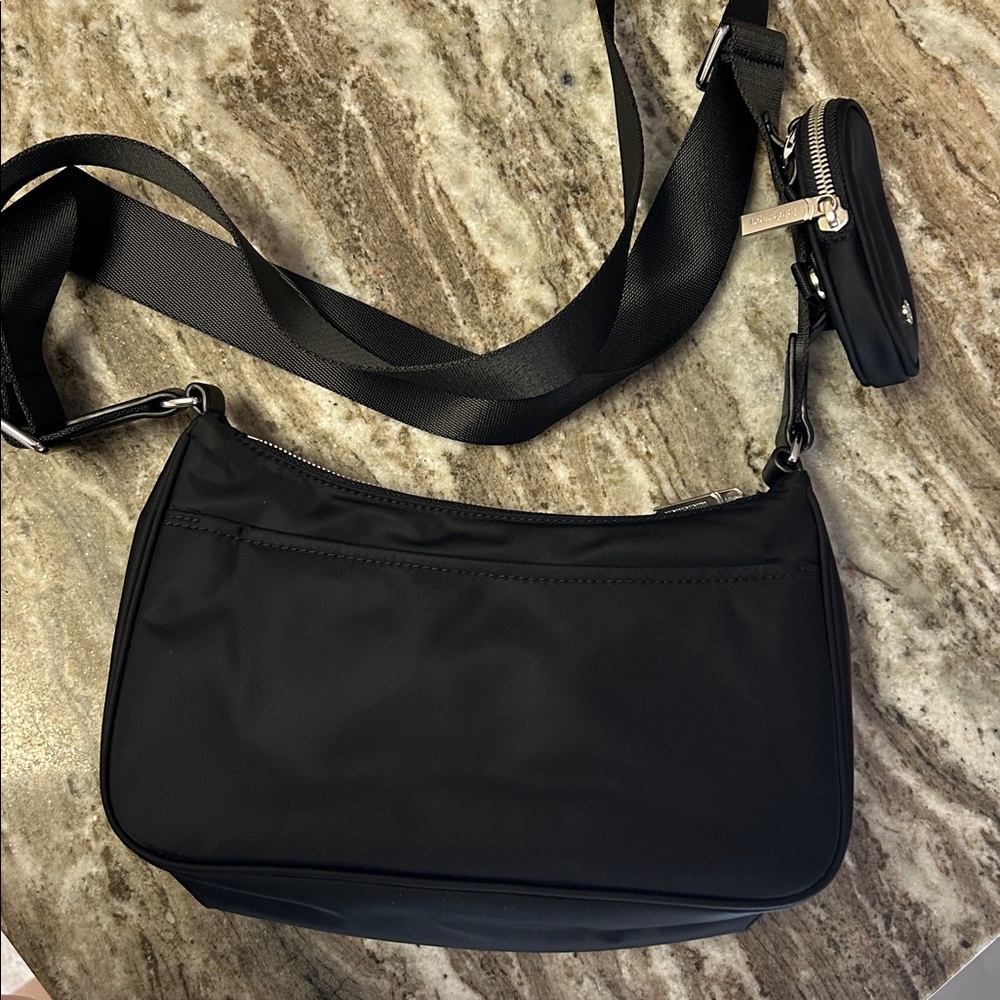 New without tag! Lululemon Black Crossbody Bag with nano pouch 2L - Picture 10 of 11